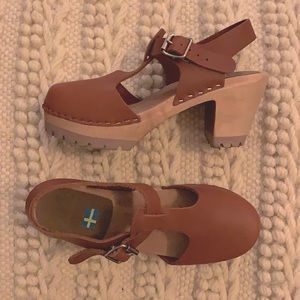 MIA chunky heeled brown leather clogs